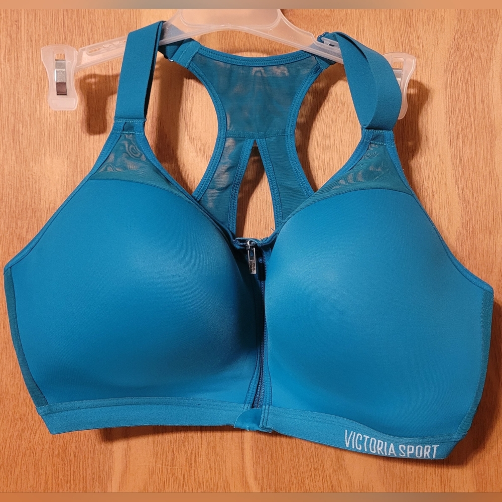 Victoria's Secret sports bra size 38DD